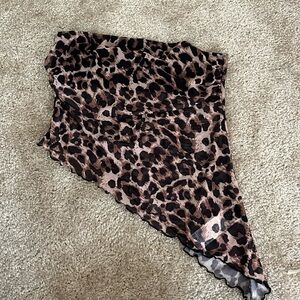 Asymmetrical leopard blouse. Medium